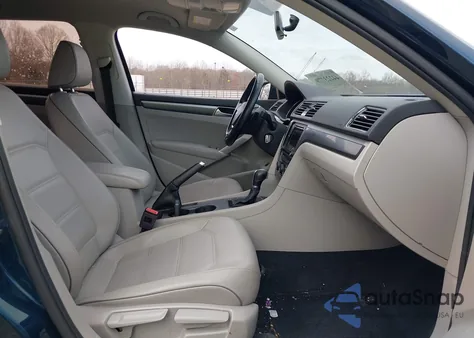 2018 Volkswagen Passat 2.0T R-Line/2.0T S z USA, uszkodzony, nr VIN 1VWAA7A31JC023061